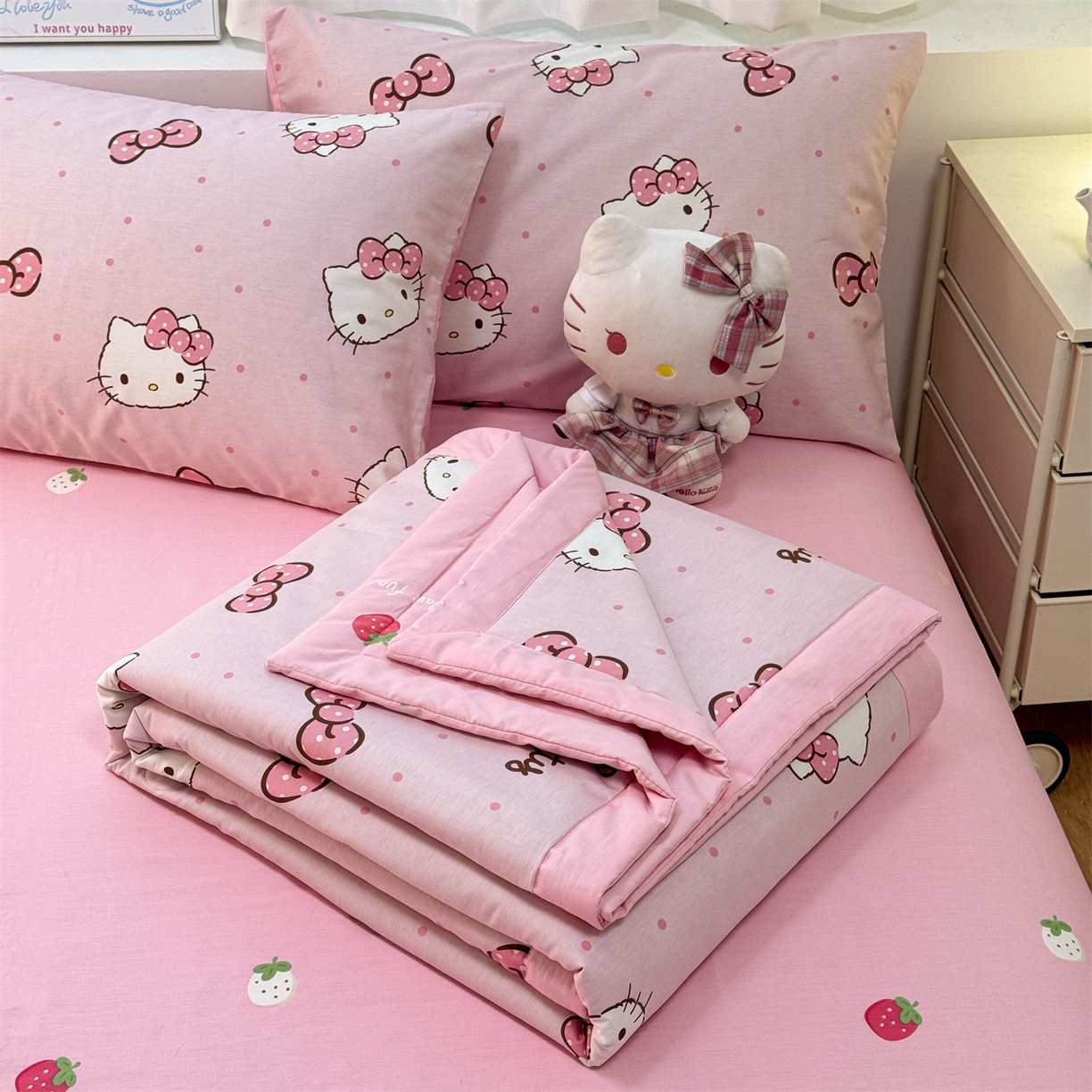 91家纺网 家纺一手货源 找家纺 名兮家居 2026新款正版授权经典奥特曼全棉夏被四件套【含防伪标】 全棉夏被-呆萌kt