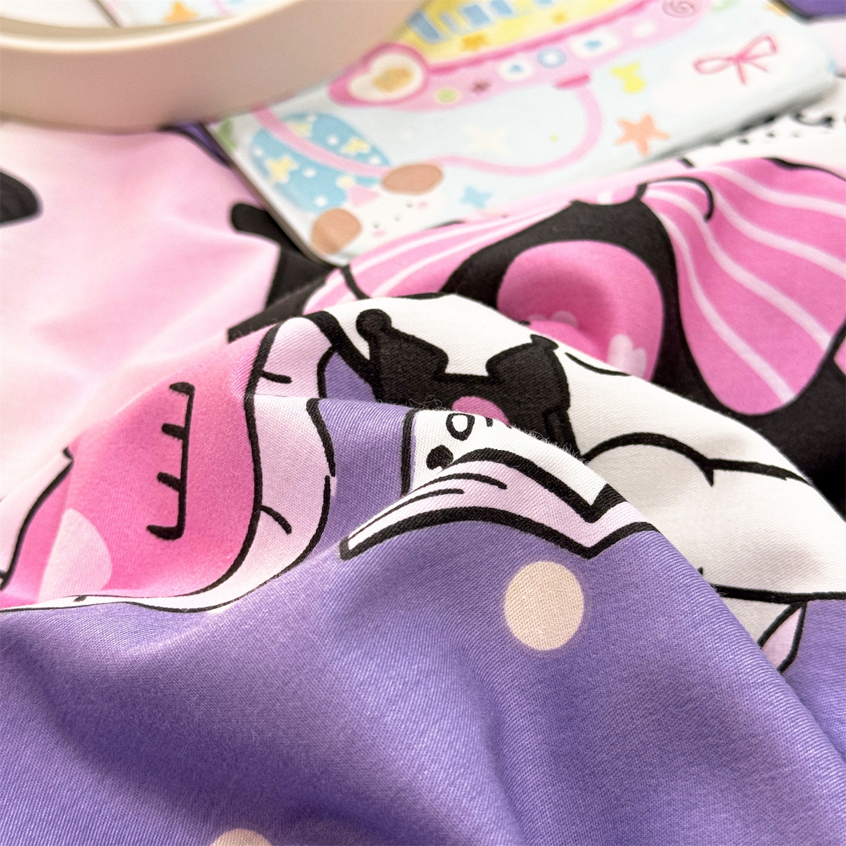 91家纺网 家纺一手货源 找家纺 名兮家居 2026新款正版授权经典奥特曼全棉夏被四件套【含防伪标】 全棉夏被-美美库洛米