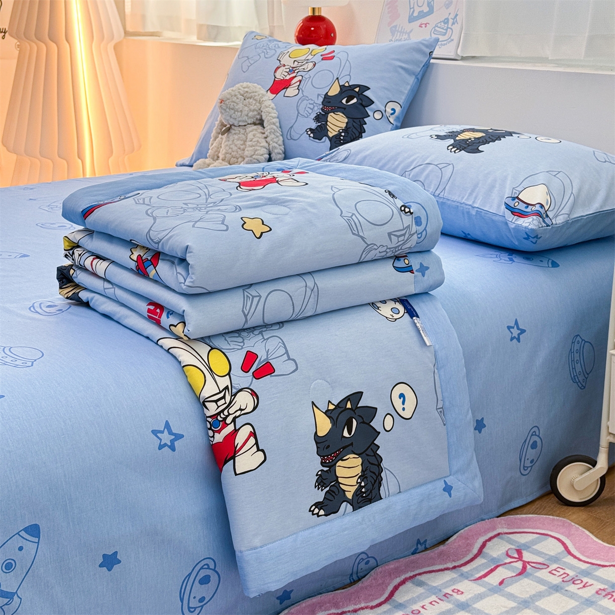 91家纺网 家纺一手货源 找家纺 名兮家居 2026新款正版授权经典奥特曼全棉夏被四件套【含防伪标】 全棉夏被-奥特勇士