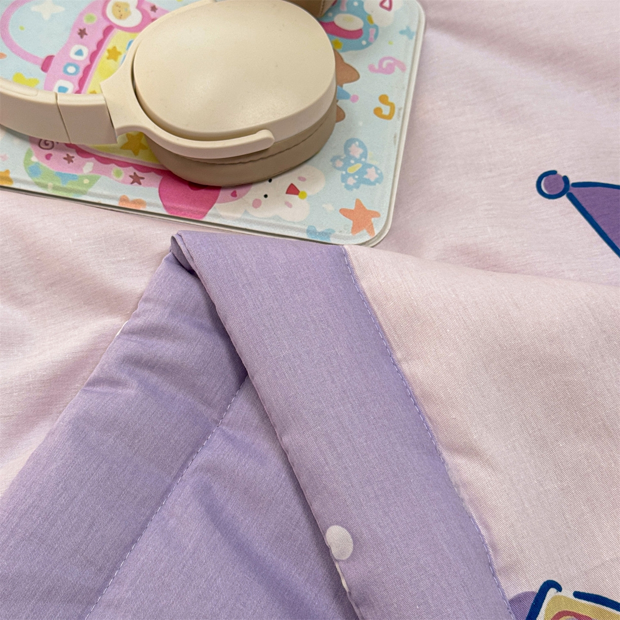 91家纺网 家纺一手货源 找家纺 名兮家居 2026新款正版授权经典奥特曼全棉夏被四件套【含防伪标】 全棉夏被-甜筒库洛米