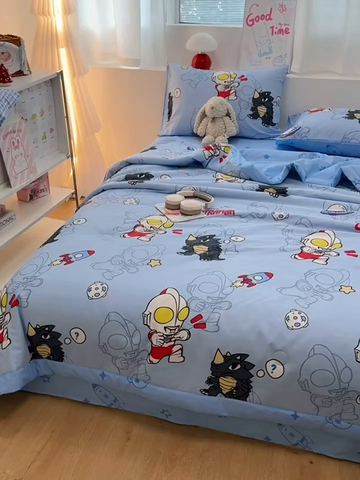 91家纺网 家纺一手货源 找家纺 名兮家居 2026新款正版授权经典奥特曼全棉夏被四件套【含防伪标】 全棉夏被-奥特勇士