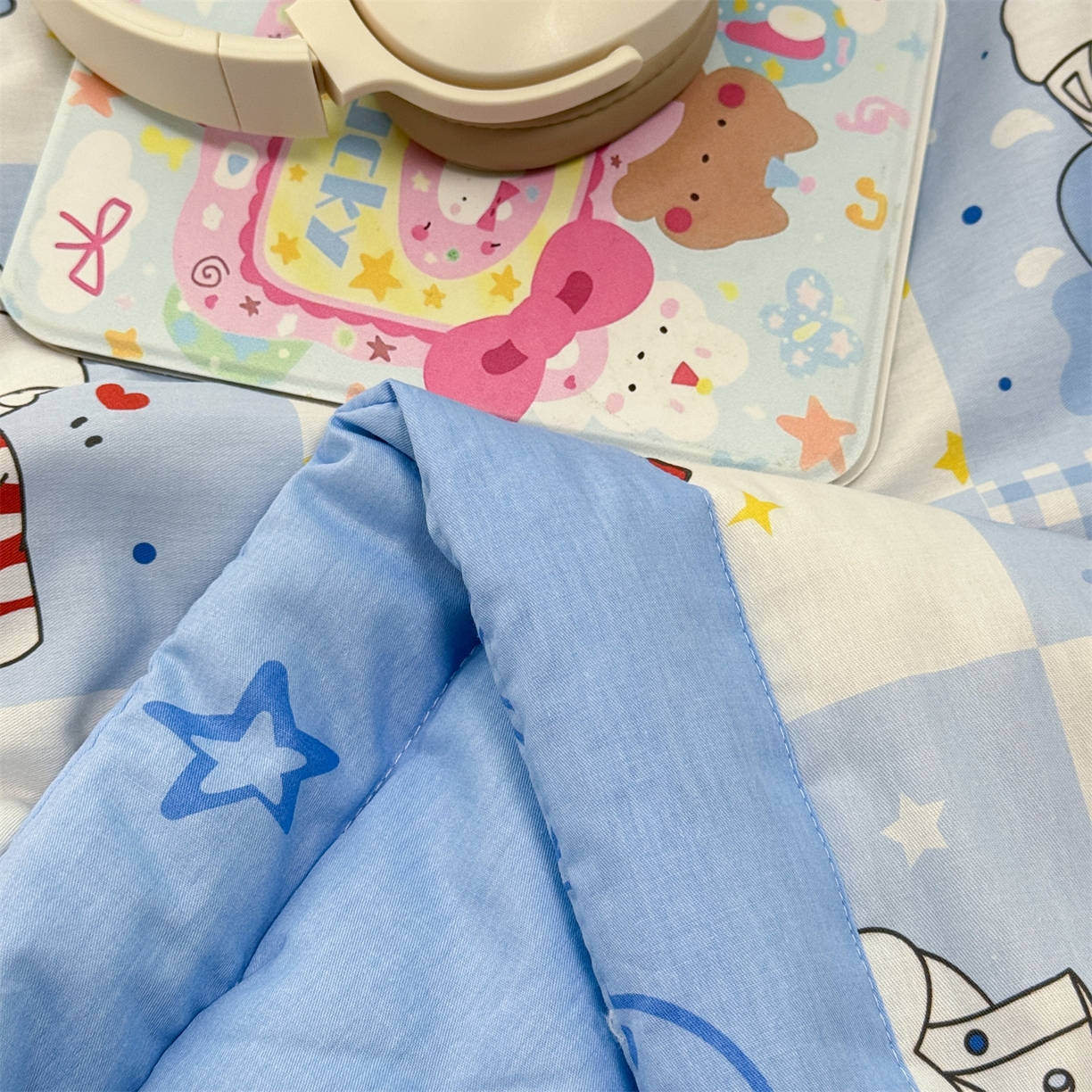 91家纺网 家纺一手货源 找家纺 名兮家居 2026新款正版授权经典奥特曼全棉夏被四件套【含防伪标】 全棉夏被-小小艾斯