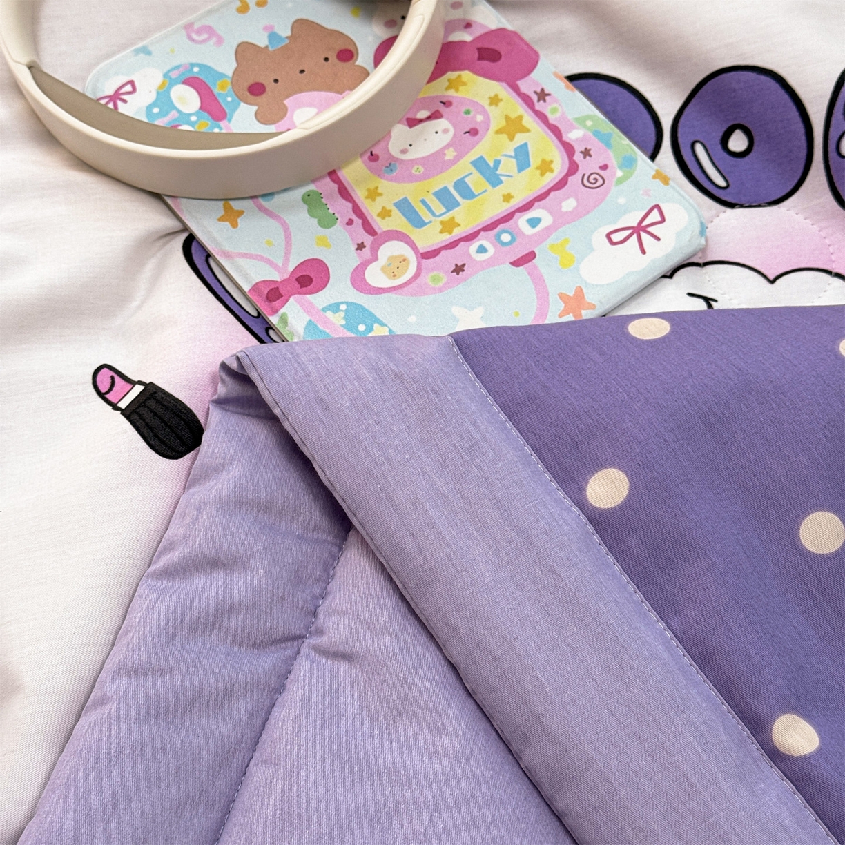 91家纺网 家纺一手货源 找家纺 名兮家居 2026新款正版授权经典奥特曼全棉夏被四件套【含防伪标】 全棉夏被-美美库洛米