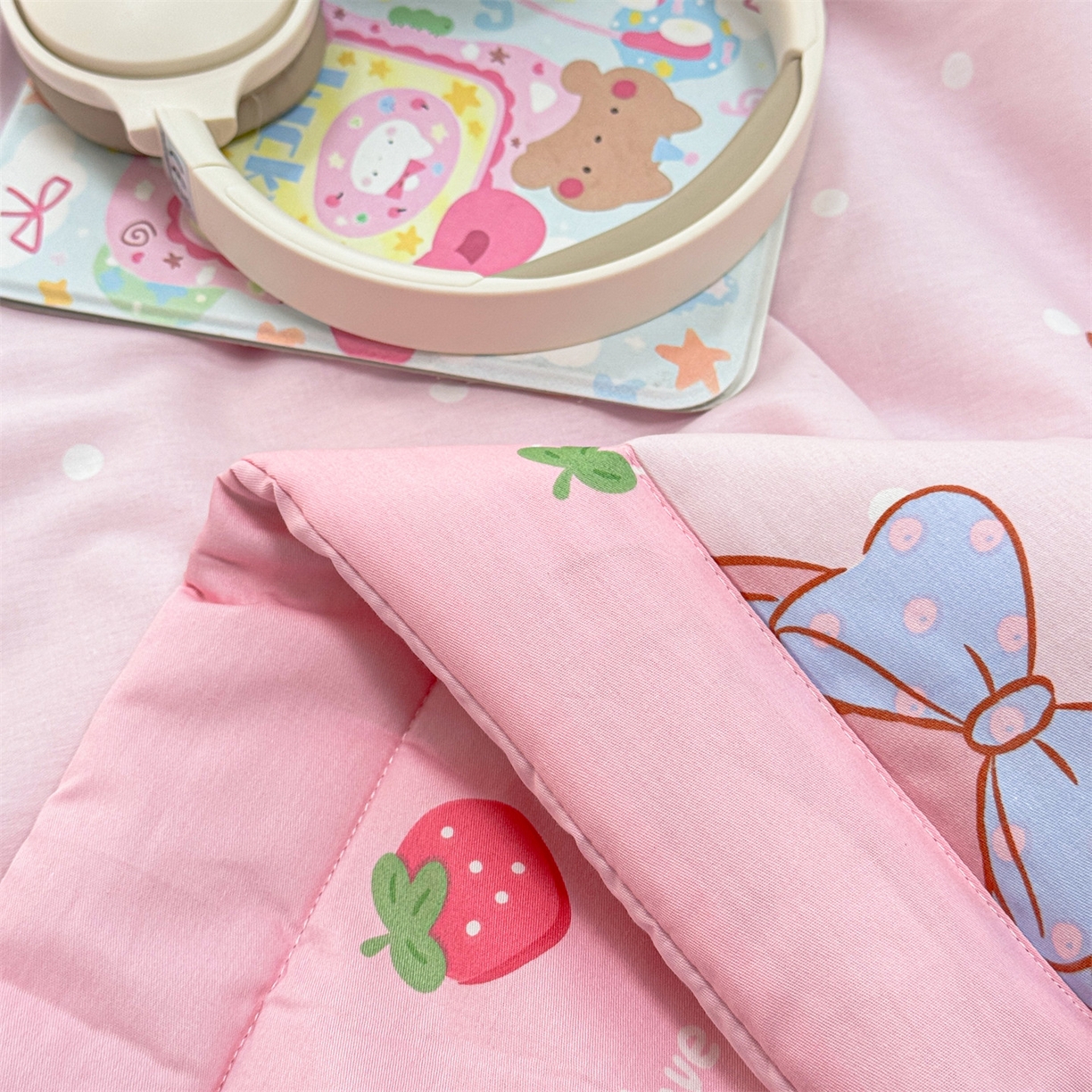 91家纺网 家纺一手货源 找家纺 名兮家居 2026新款正版授权经典奥特曼全棉夏被四件套【含防伪标】 全棉夏被-魔法美乐蒂