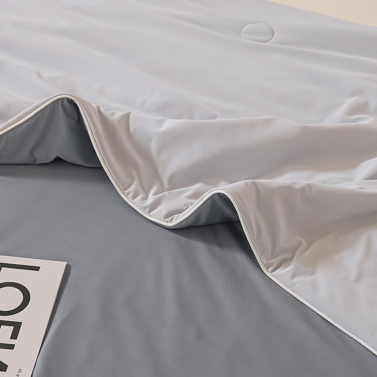 91家纺网 家纺一手货源 找家纺 寐眠 2026新款凉感纯色双拼夏被夏凉被空调被-风格二 暮灰静凉