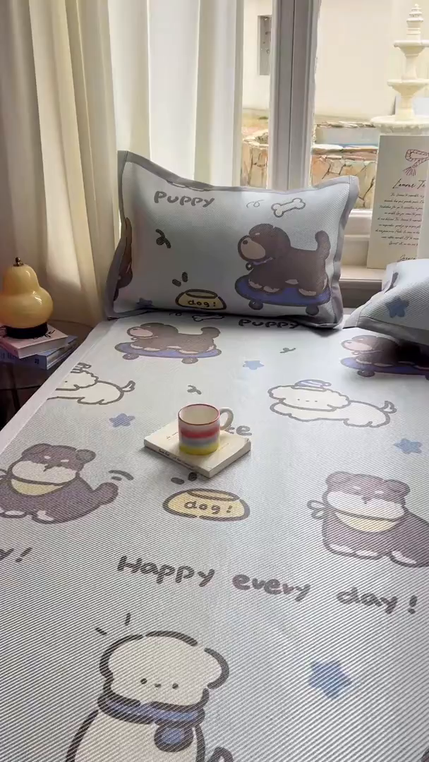 91家纺网 家纺一手货源 找家纺 川悦生活 2026新款时尚数码印花冰藤席 小狗运动会