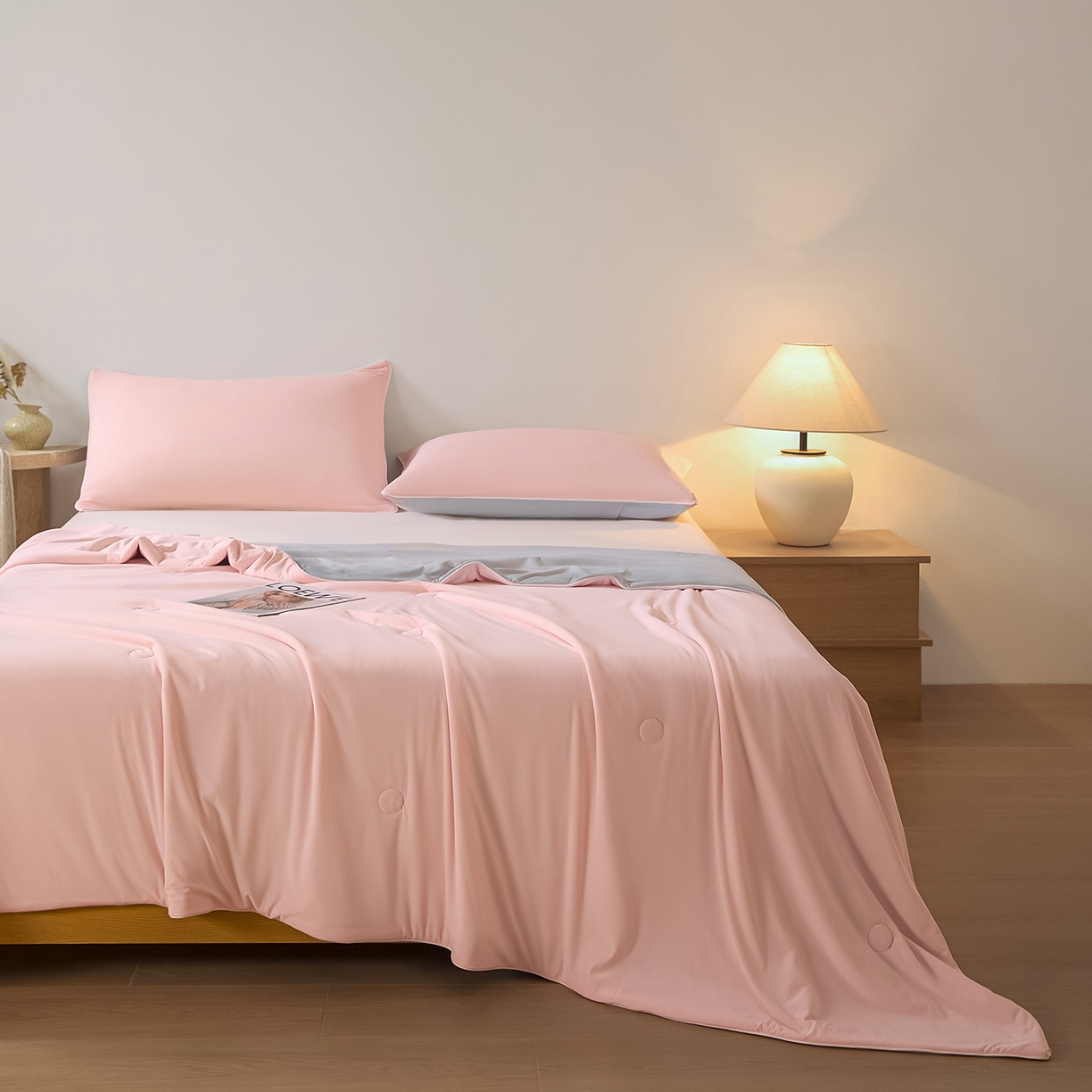 91家纺网 家纺一手货源 找家纺 寐眠 2026新款凉感纯色双拼夏被夏凉被空调被-风格二 桃桃凉夏