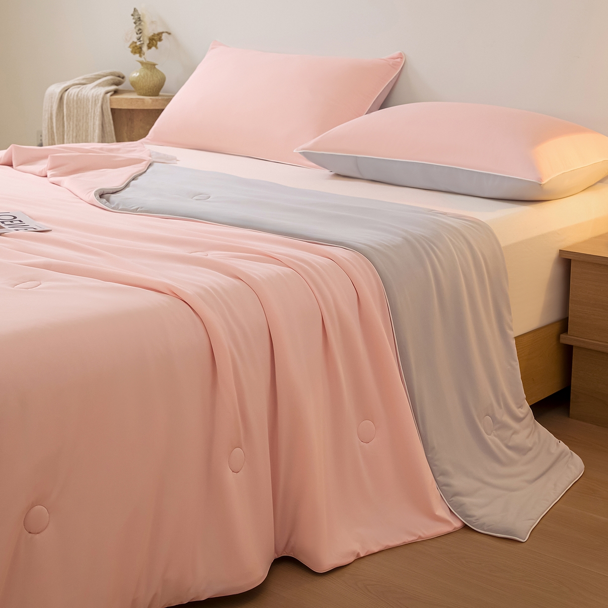 91家纺网 家纺一手货源 找家纺 寐眠 2026新款凉感纯色双拼夏被夏凉被空调被-风格二 桃桃凉夏