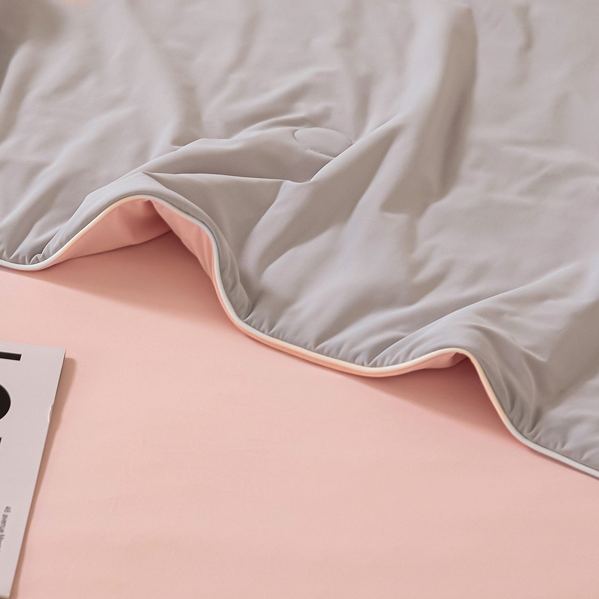 91家纺网 家纺一手货源 找家纺 寐眠 2026新款凉感纯色双拼夏被夏凉被空调被-风格二 桃桃凉夏