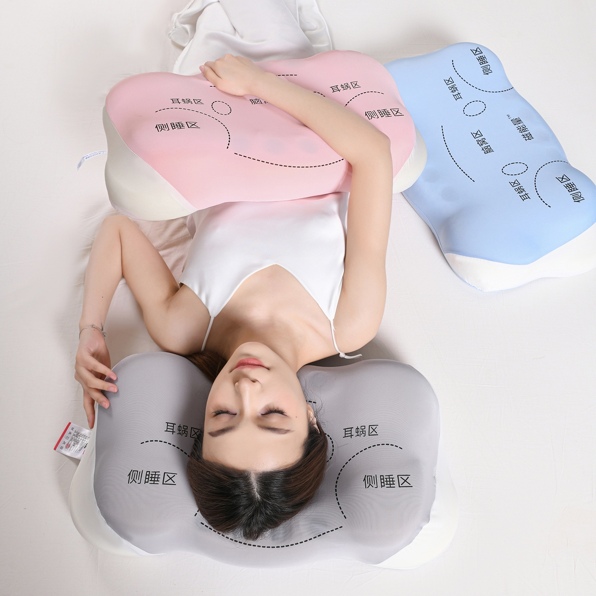 91家纺网 家纺一手货源 找家纺 优芯选 【源头厂家】2026新款云朵磁石健康记忆棉磁疗记忆棉枕护颈枕 枕头枕芯 云朵磁石枕灰色