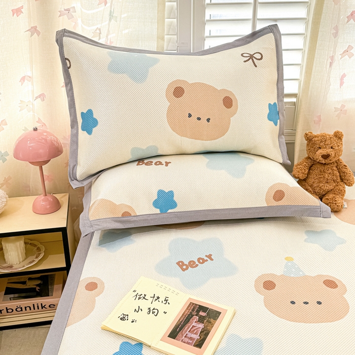 91家纺网 家纺一手货源 找家纺 川悦生活 2026新款时尚数码印花冰藤席 熊仔小歪