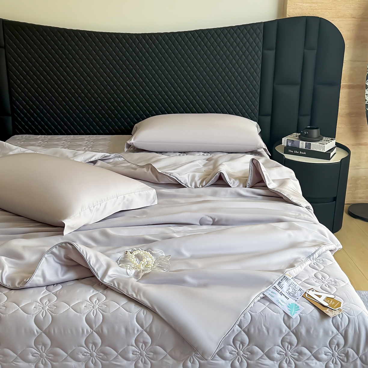 91家纺网 家纺一手货源 找家纺 三俏家纺 2026新款夏被100%莱赛尔天丝纯色床盖款夏被四件套60支天丝夏凉被 灰粉色