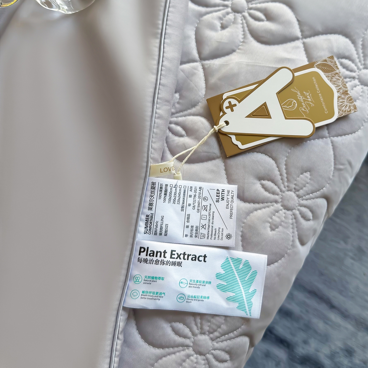 91家纺网 家纺一手货源 找家纺 三俏家纺 2026新款夏被100%莱赛尔天丝纯色床盖款夏被四件套60支天丝夏凉被 灰粉色