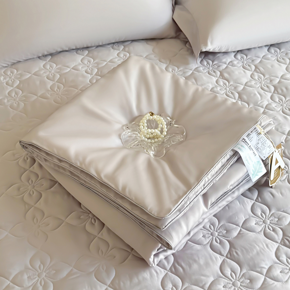 91家纺网 家纺一手货源 找家纺 三俏家纺 2026新款夏被100%莱赛尔天丝纯色床盖款夏被四件套60支天丝夏凉被 灰粉色