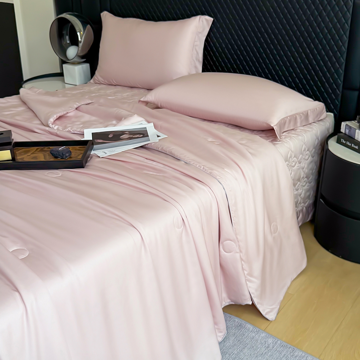 91家纺网 家纺一手货源 找家纺 三俏家纺 2026新款夏被100%莱赛尔天丝纯色床盖款夏被四件套60支天丝夏凉被 裸粉色