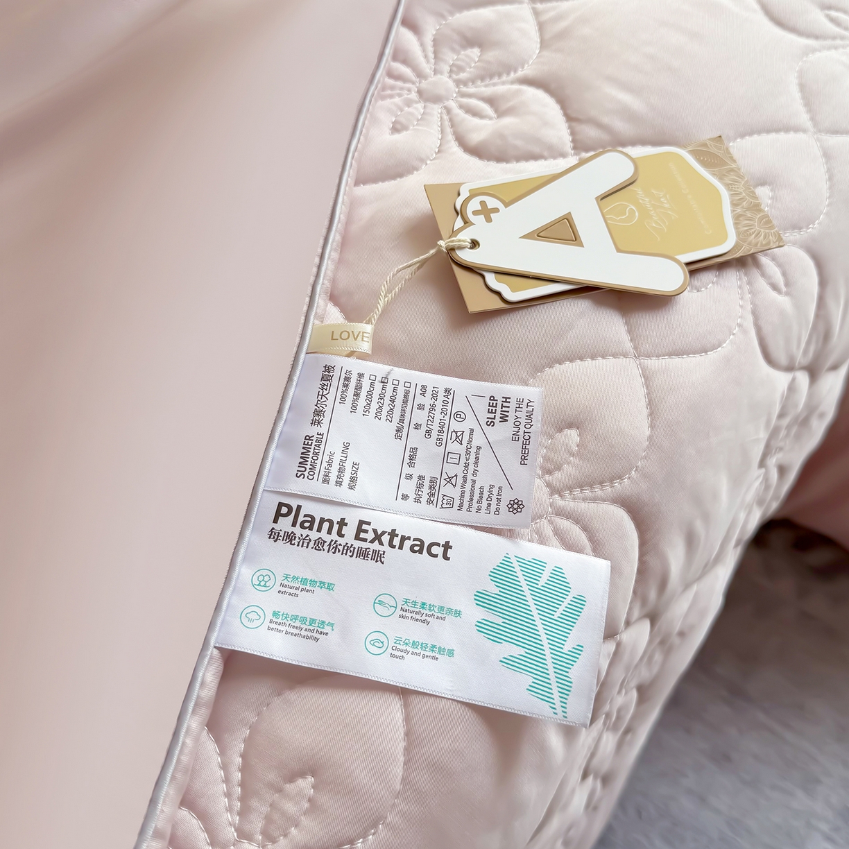 91家纺网 家纺一手货源 找家纺 三俏家纺 2026新款夏被100%莱赛尔天丝纯色床盖款夏被四件套60支天丝夏凉被 裸粉色