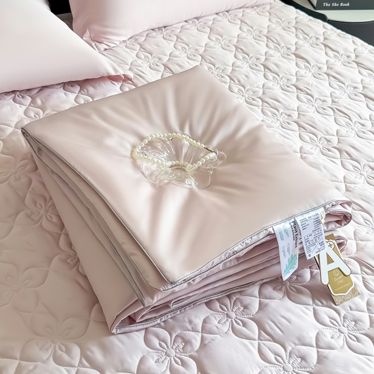 91家纺网 家纺一手货源 找家纺 三俏家纺 2026新款夏被100%莱赛尔天丝纯色床盖款夏被四件套60支天丝夏凉被 裸粉色