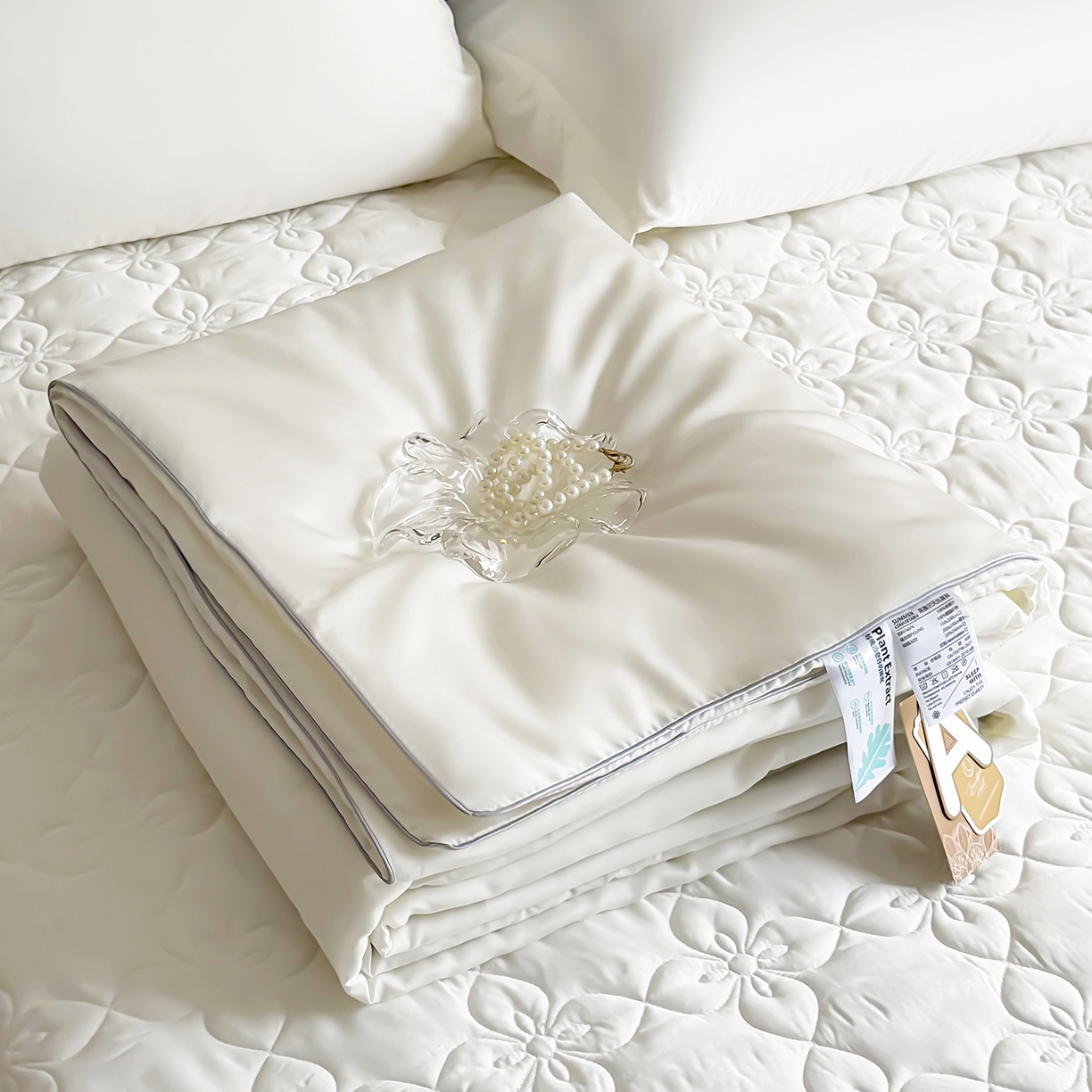 91家纺网 家纺一手货源 找家纺 三俏家纺 2026新款夏被100%莱赛尔天丝纯色床盖款夏被四件套60支天丝夏凉被 米白色