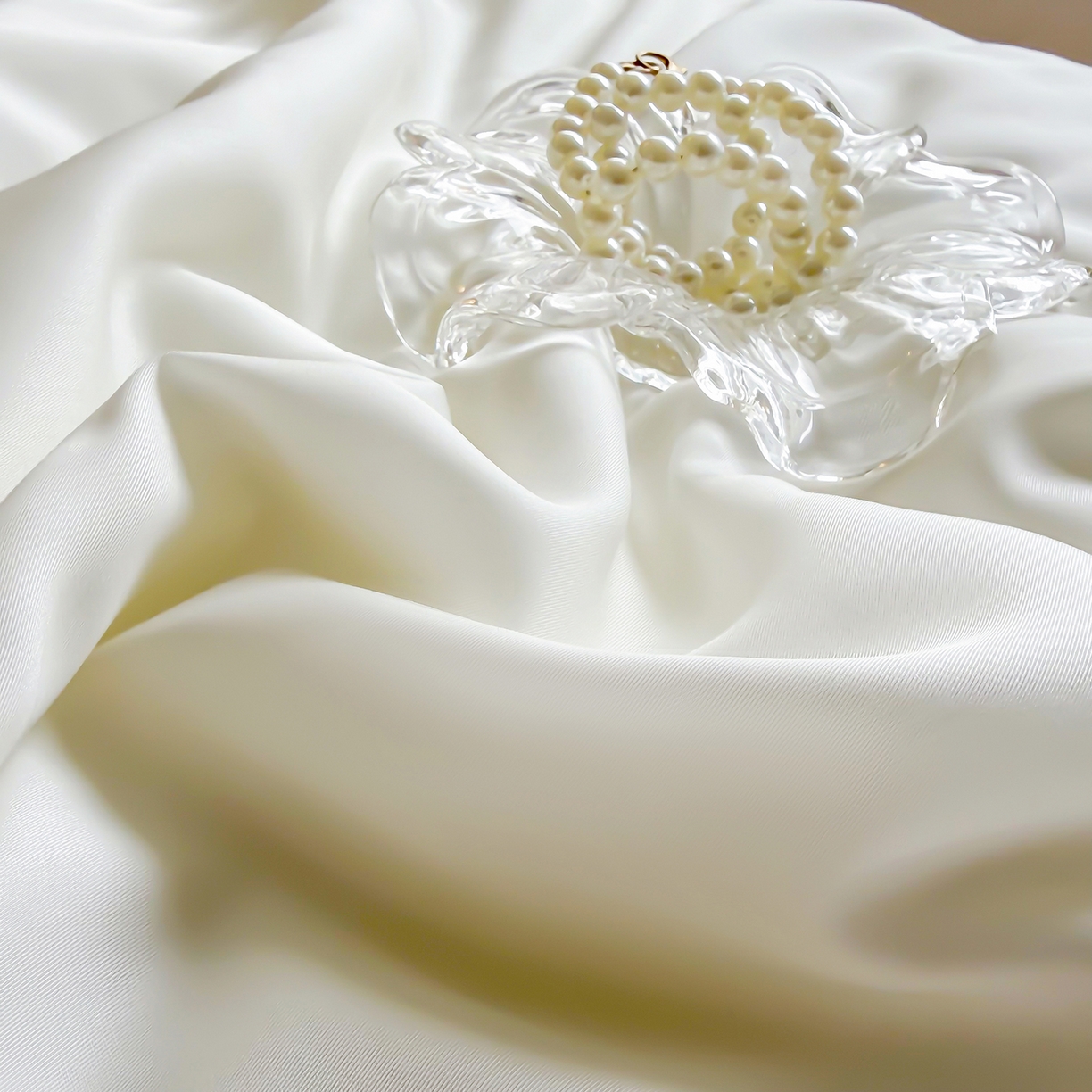 91家纺网 家纺一手货源 找家纺 三俏家纺 2026新款夏被100%莱赛尔天丝纯色床盖款夏被四件套60支天丝夏凉被 米白色