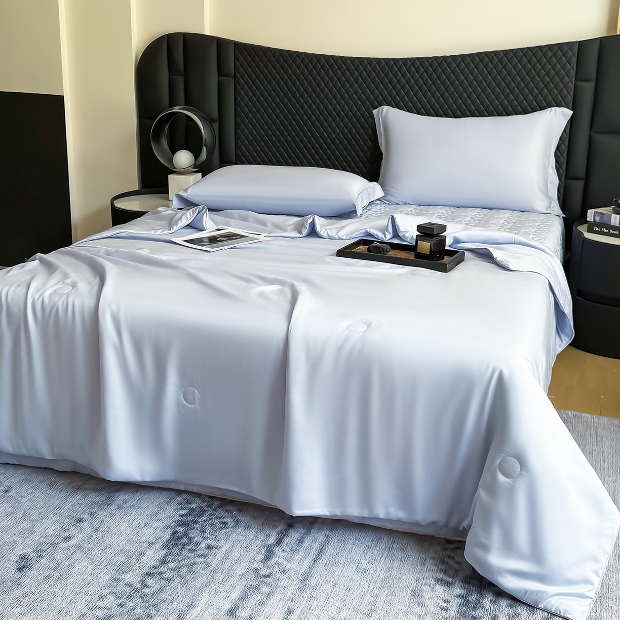 91家纺网 家纺一手货源 找家纺 三俏家纺 2026新款夏被100%莱赛尔天丝纯色床盖款夏被四件套60支天丝夏凉被 雾霾蓝