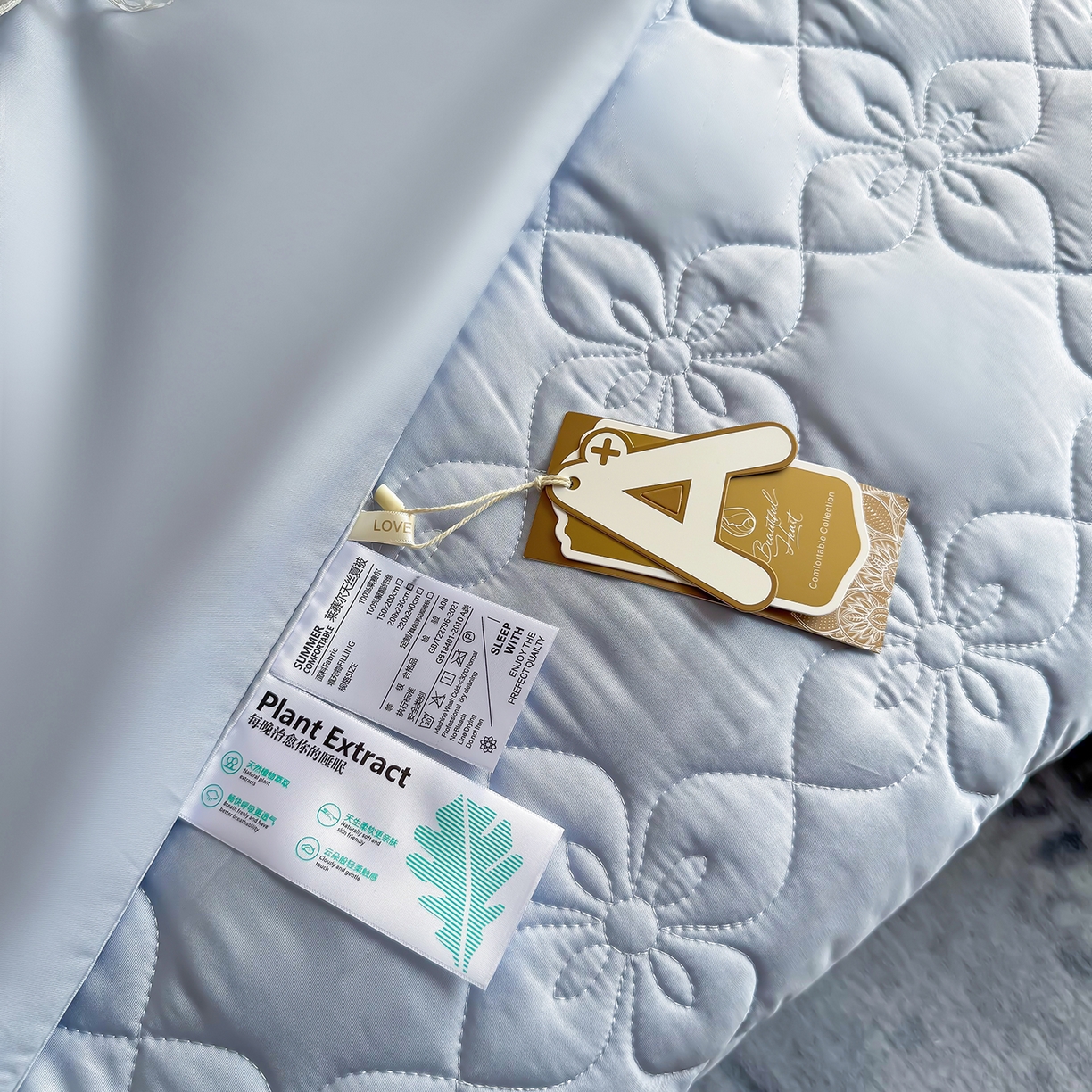 91家纺网 家纺一手货源 找家纺 三俏家纺 2026新款夏被100%莱赛尔天丝纯色床盖款夏被四件套60支天丝夏凉被 雾霾蓝