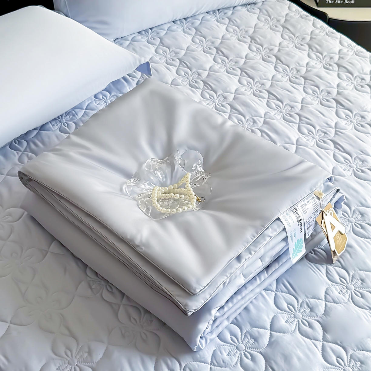 91家纺网 家纺一手货源 找家纺 三俏家纺 2026新款夏被100%莱赛尔天丝纯色床盖款夏被四件套60支天丝夏凉被 雾霾蓝