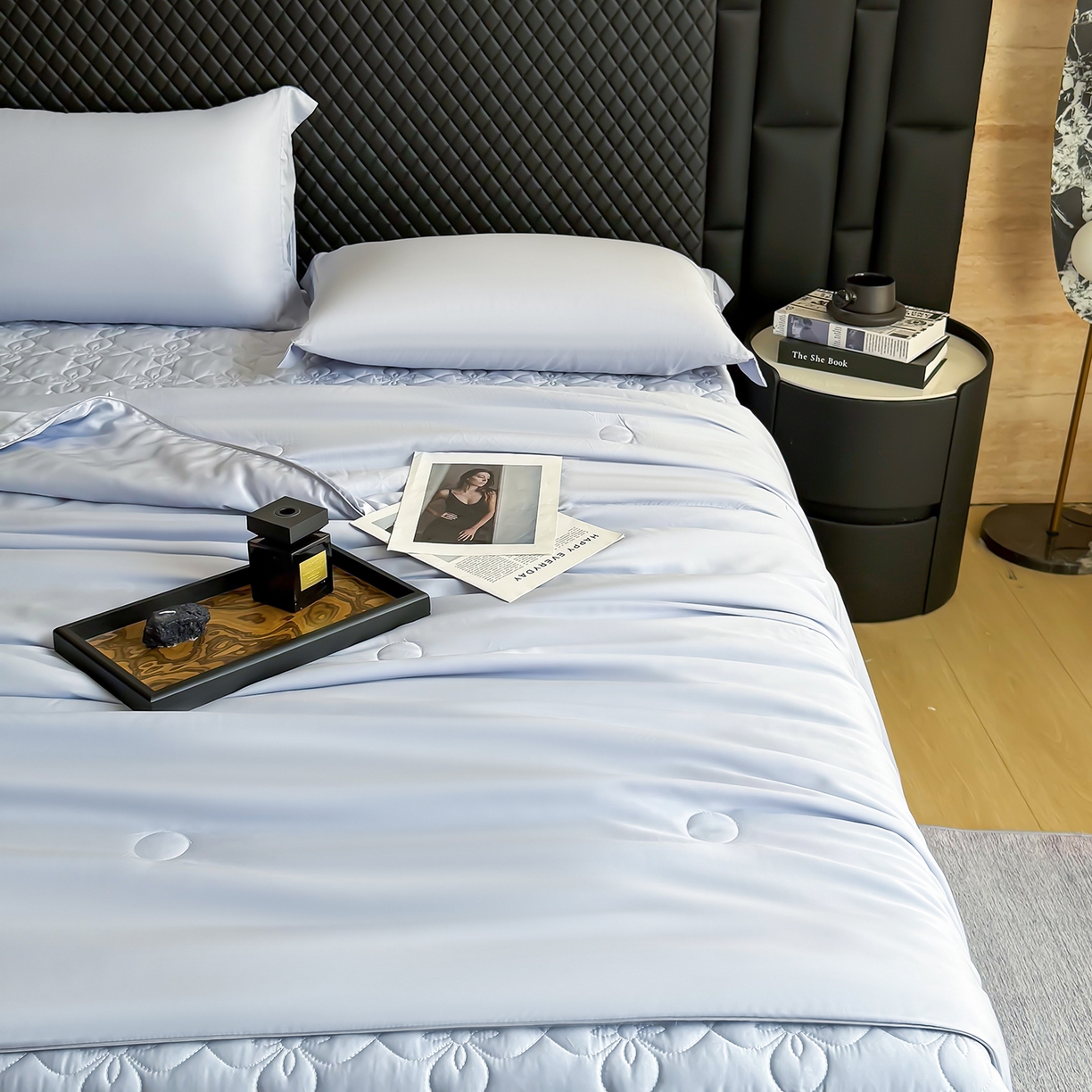 91家纺网 家纺一手货源 找家纺 三俏家纺 2026新款夏被100%莱赛尔天丝纯色床盖款夏被四件套60支天丝夏凉被 雾霾蓝