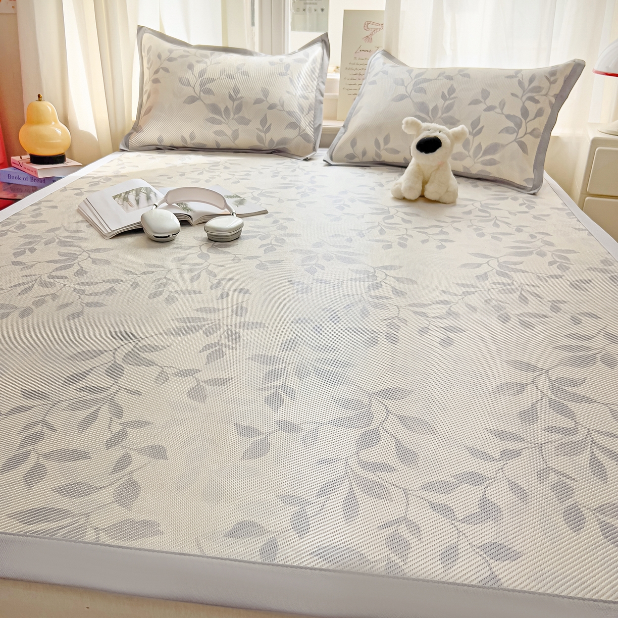 91家纺网 家纺一手货源 找家纺 川悦生活 2026新款时尚数码印花冰藤席 叶雨-银沐