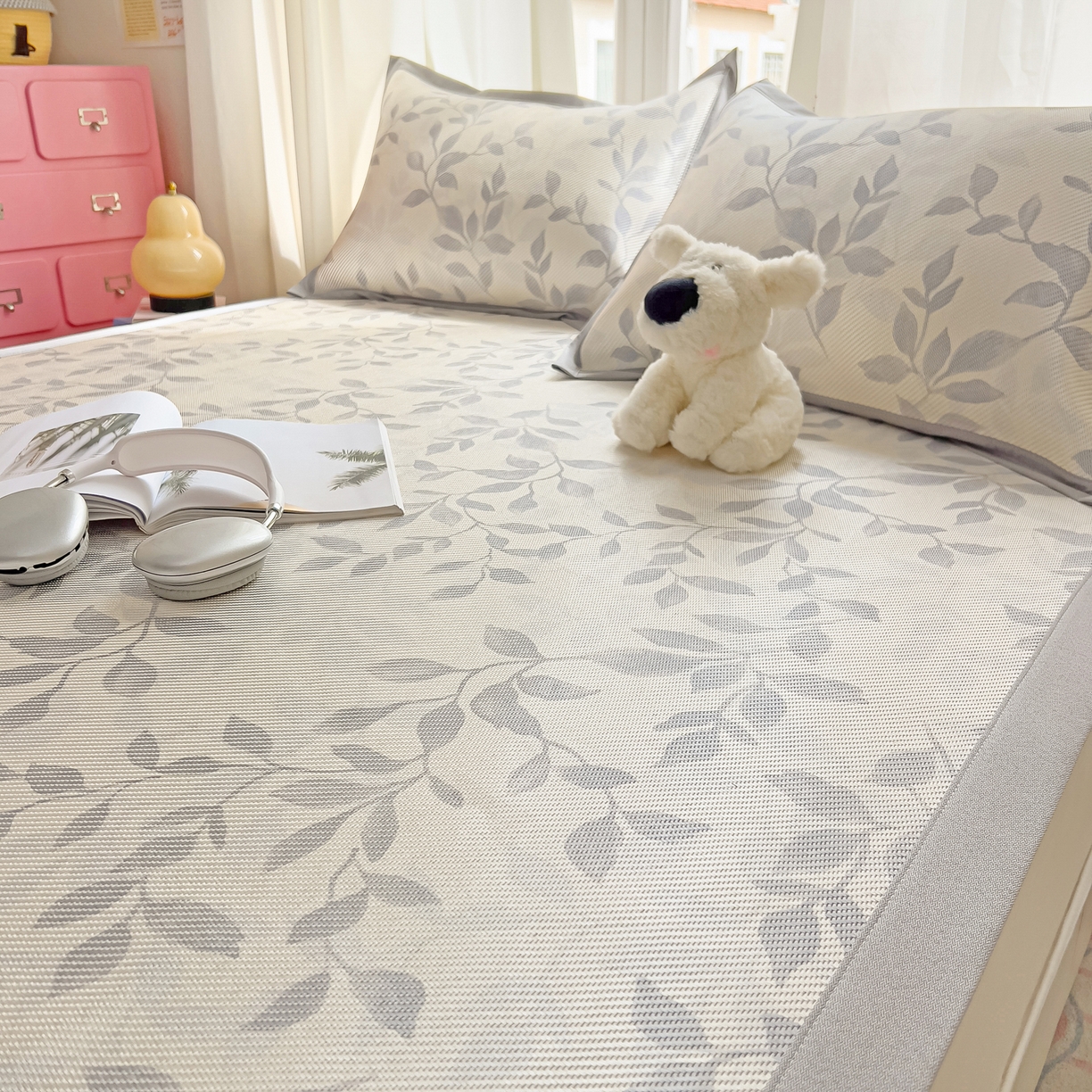 91家纺网 家纺一手货源 找家纺 川悦生活 2026新款时尚数码印花冰藤席 叶雨-银沐