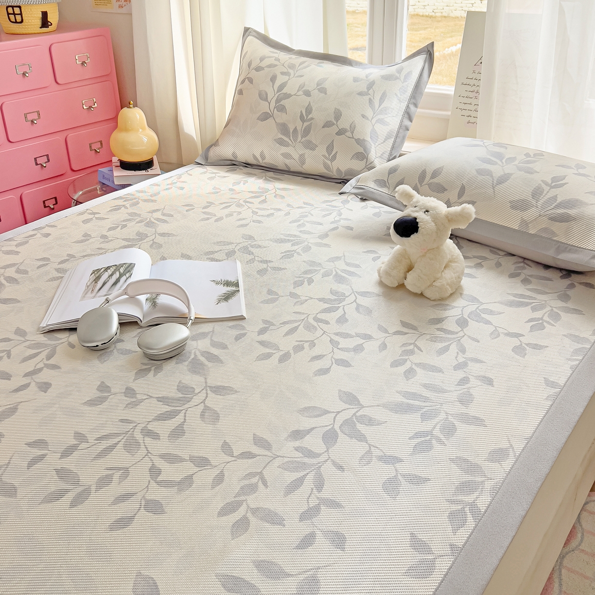 91家纺网 家纺一手货源 找家纺 川悦生活 2026新款时尚数码印花冰藤席 叶雨-银沐