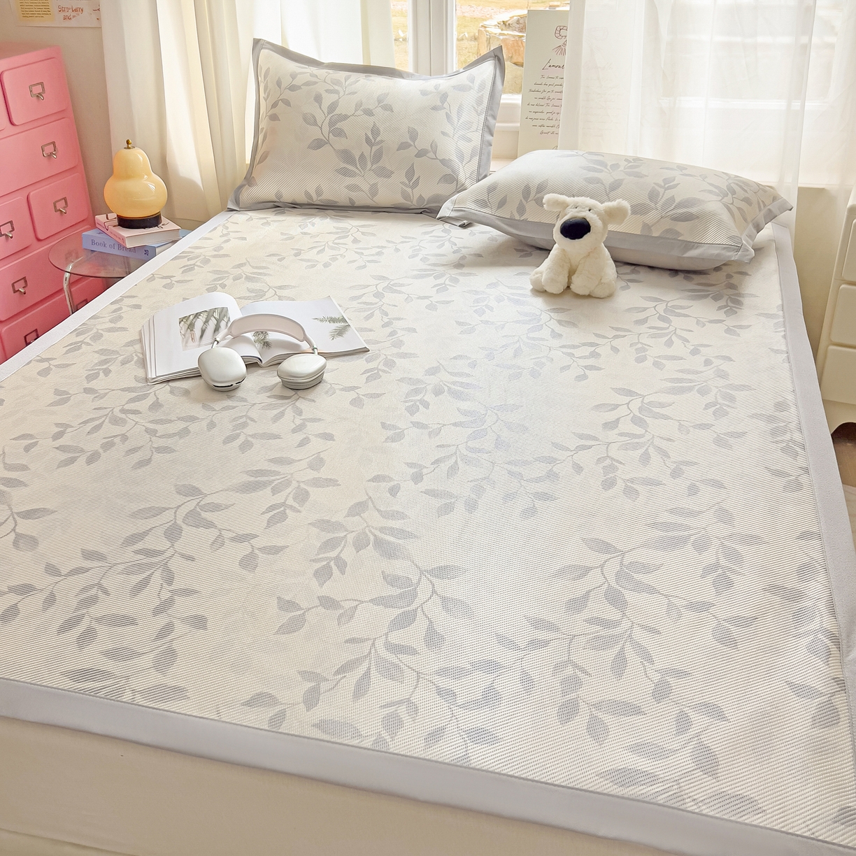 91家纺网 家纺一手货源 找家纺 川悦生活 2026新款时尚数码印花冰藤席 叶雨-银沐