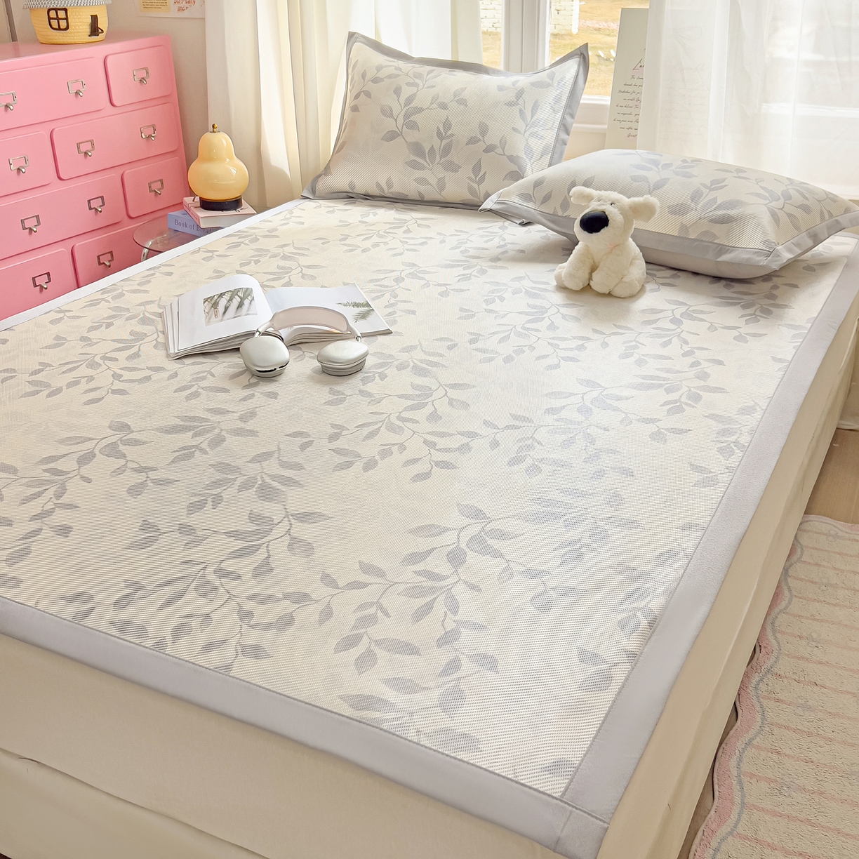 91家纺网 家纺一手货源 找家纺 川悦生活 2026新款时尚数码印花冰藤席 叶雨-银沐