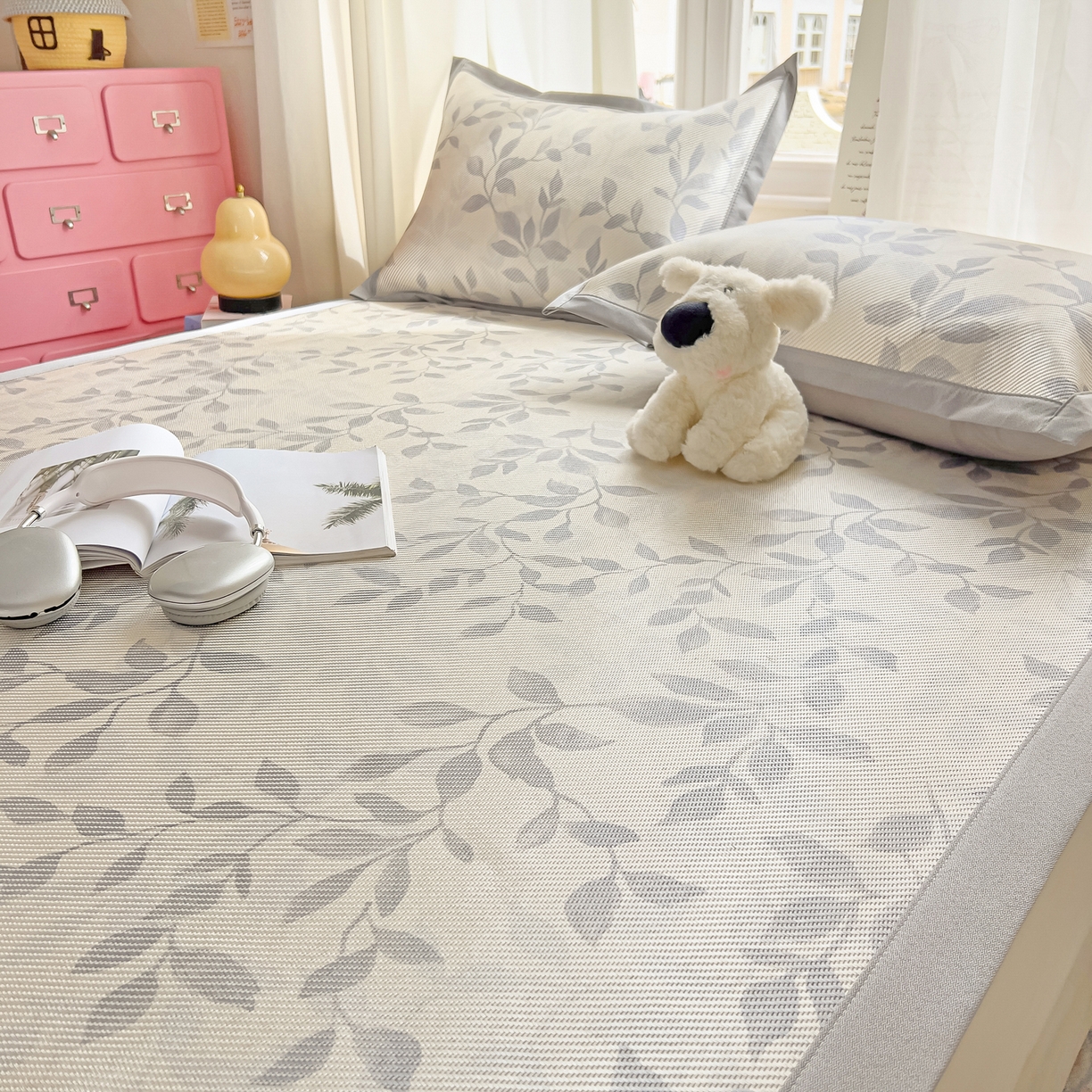 91家纺网 家纺一手货源 找家纺 川悦生活 2026新款时尚数码印花冰藤席 叶雨-银沐