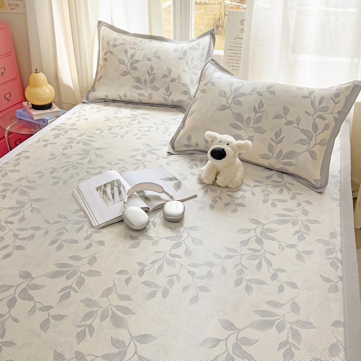 91家纺网 家纺一手货源 找家纺 川悦生活 2026新款时尚数码印花冰藤席 叶雨-银沐