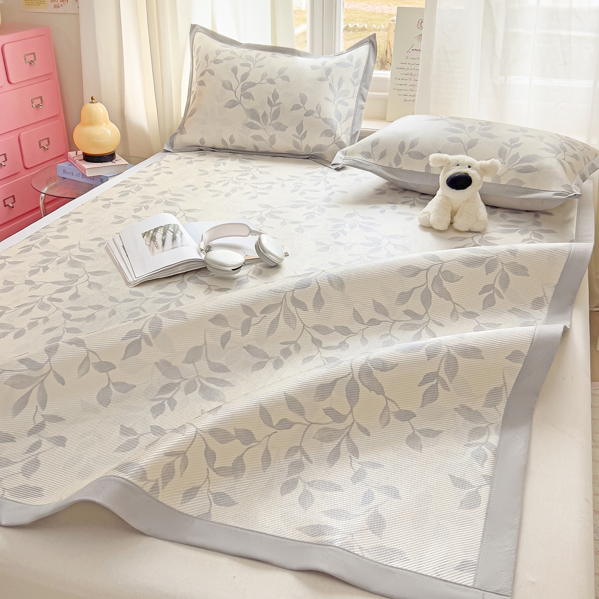 91家纺网 家纺一手货源 找家纺 川悦生活 2026新款时尚数码印花冰藤席 叶雨-银沐