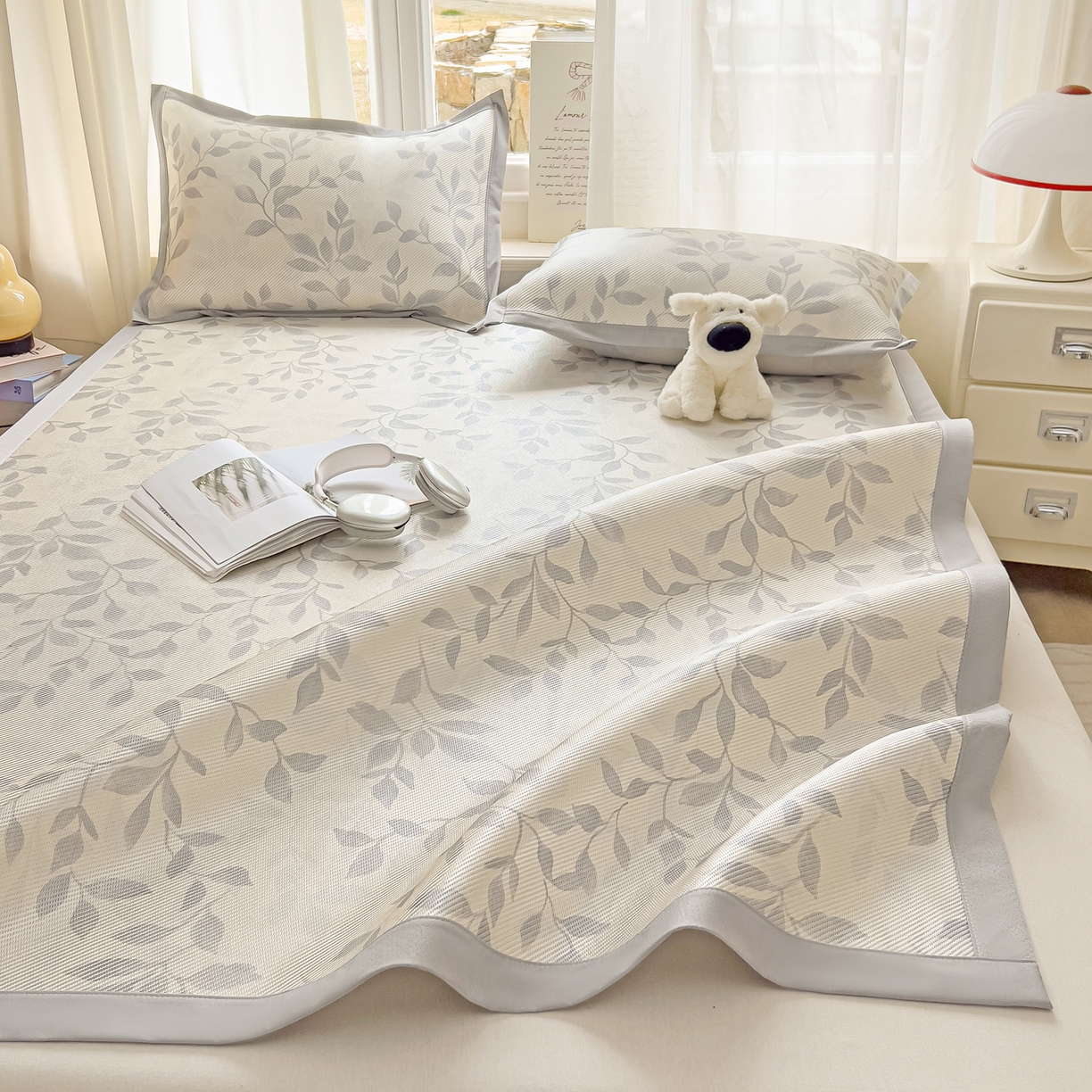 91家纺网 家纺一手货源 找家纺 川悦生活 2026新款时尚数码印花冰藤席 叶雨-银沐