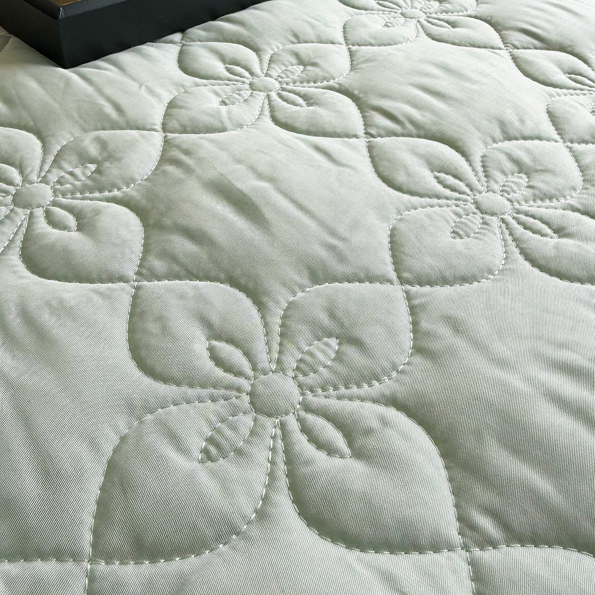 91家纺网 家纺一手货源 找家纺 三俏家纺 2026新款60支双面天丝床盖纯色 薄荷绿