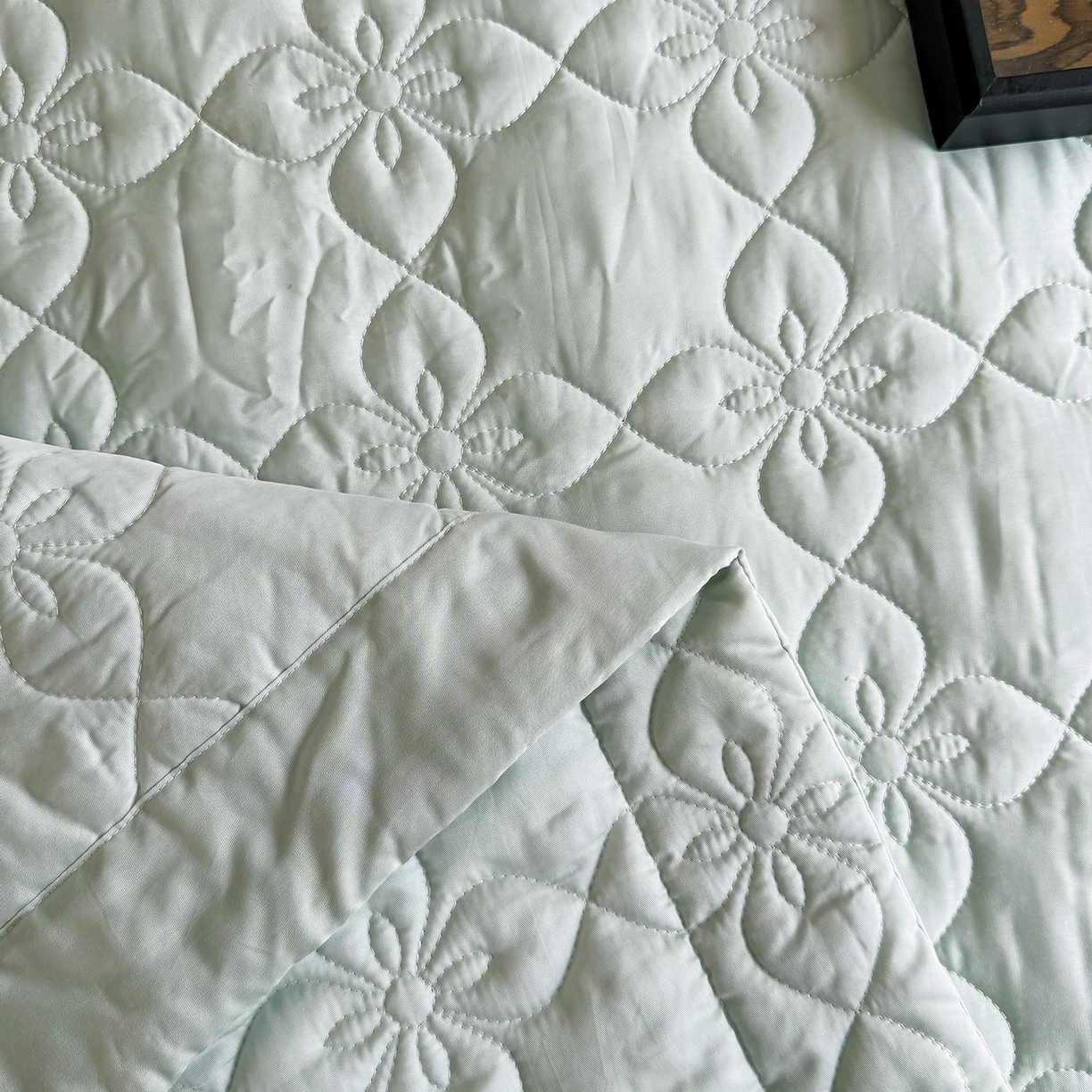 91家纺网 家纺一手货源 找家纺 三俏家纺 2026新款60支双面天丝床盖纯色 薄荷绿