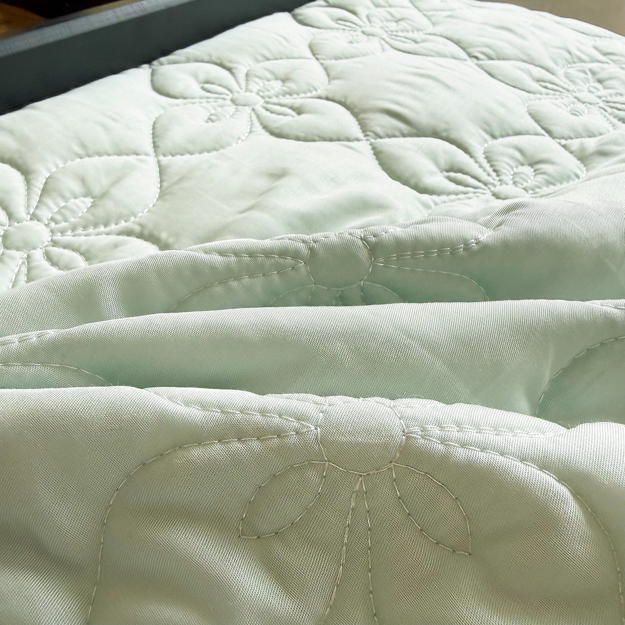 91家纺网 家纺一手货源 找家纺 三俏家纺 2026新款60支双面天丝床盖纯色 薄荷绿