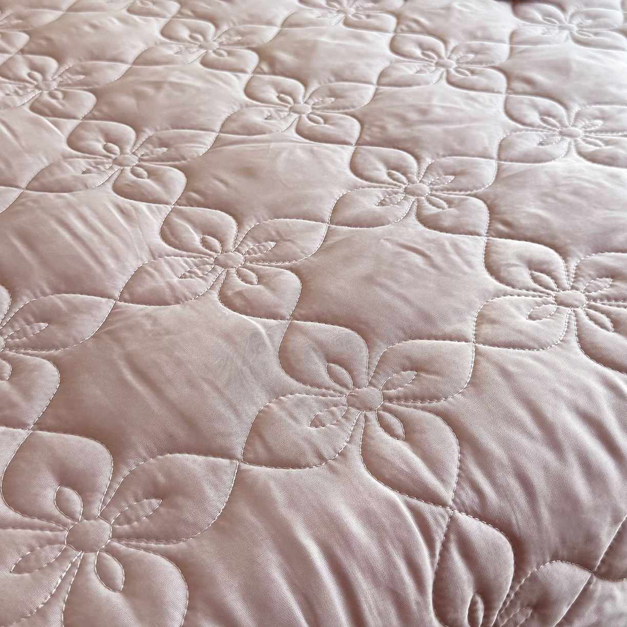 91家纺网 家纺一手货源 找家纺 三俏家纺 2026新款60支双面天丝床盖纯色 裸粉色