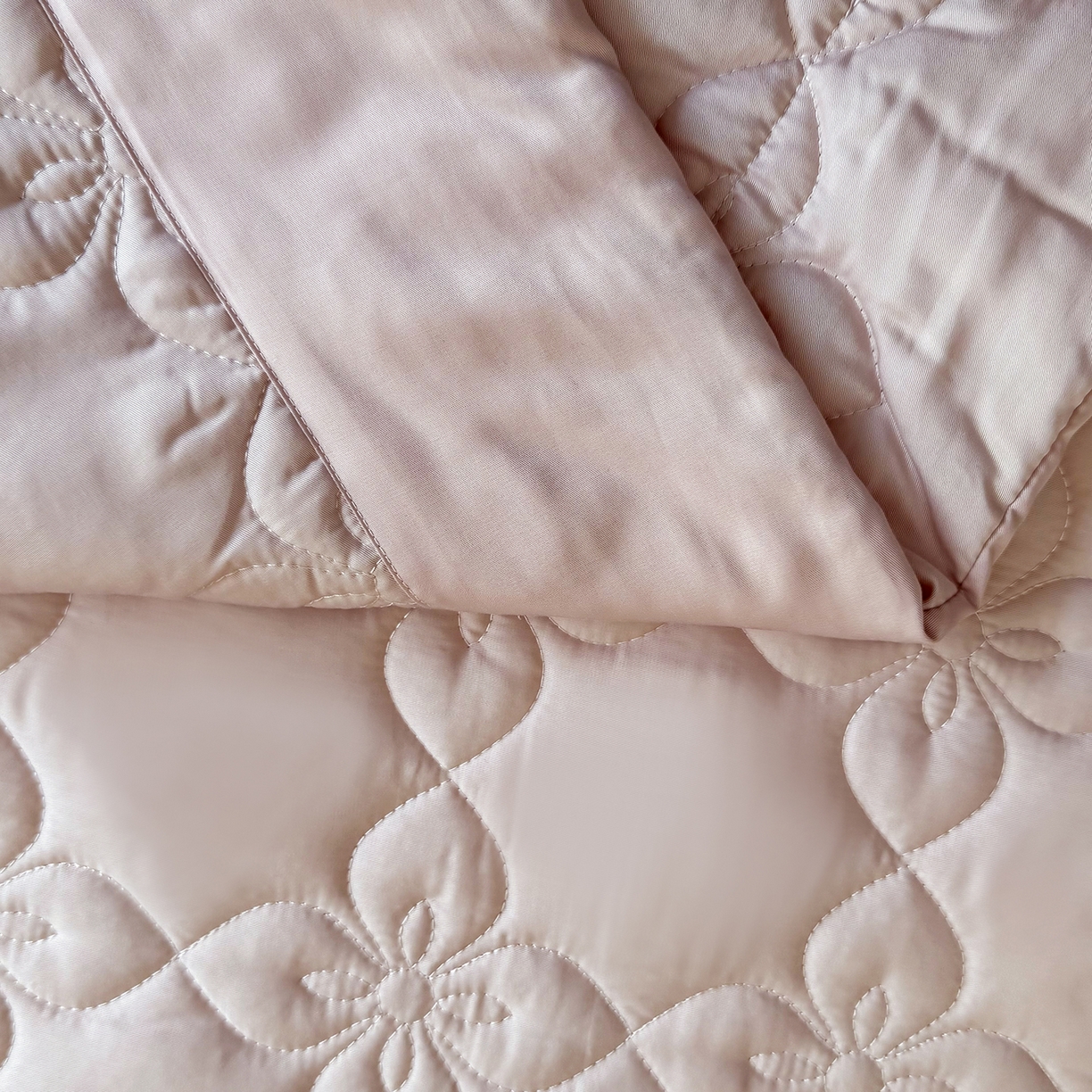 91家纺网 家纺一手货源 找家纺 三俏家纺 2026新款60支双面天丝床盖纯色 裸粉色