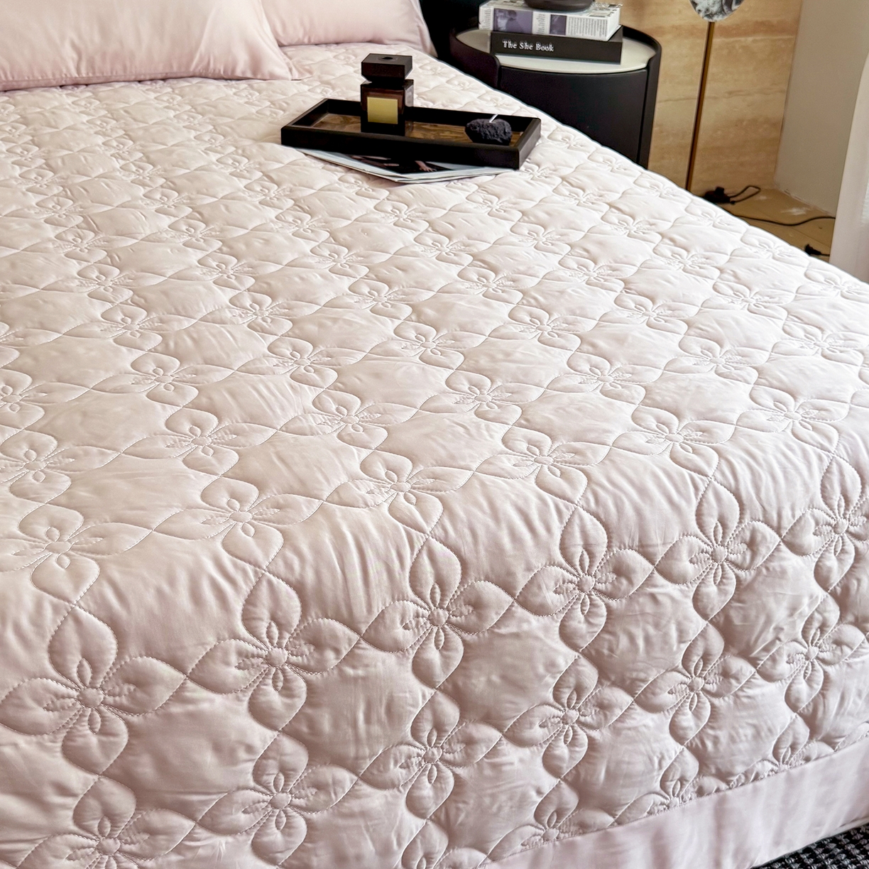 91家纺网 家纺一手货源 找家纺 三俏家纺 2026新款60支双面天丝床盖纯色 裸粉色