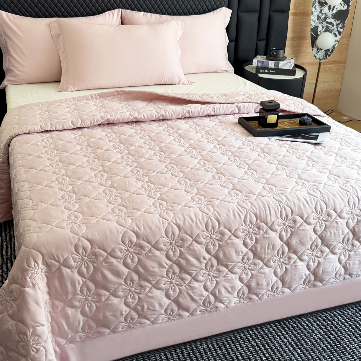 91家纺网 家纺一手货源 找家纺 三俏家纺 2026新款60支双面天丝床盖纯色 裸粉色