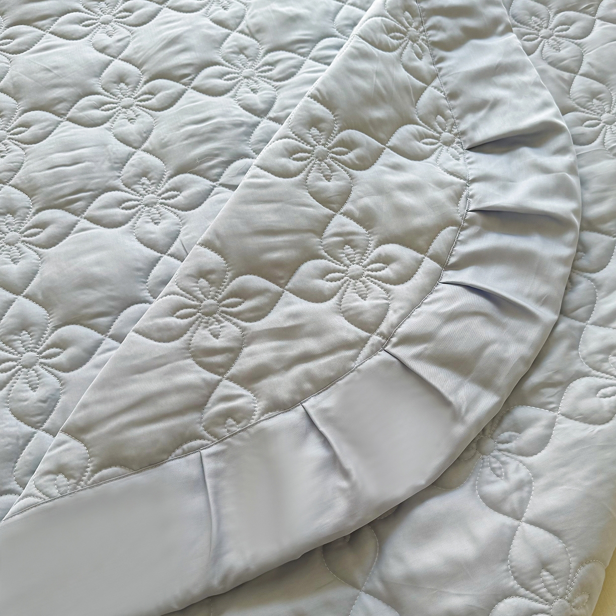 91家纺网 家纺一手货源 找家纺 三俏家纺 2026新款60支双面天丝床盖纯色 浅灰色