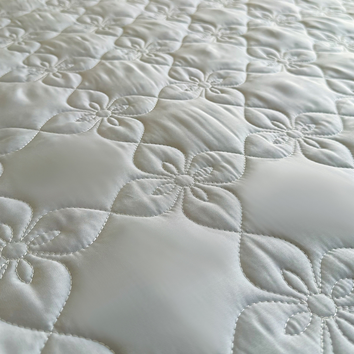 91家纺网 家纺一手货源 找家纺 三俏家纺 2026新款60支双面天丝床盖纯色 浅灰色