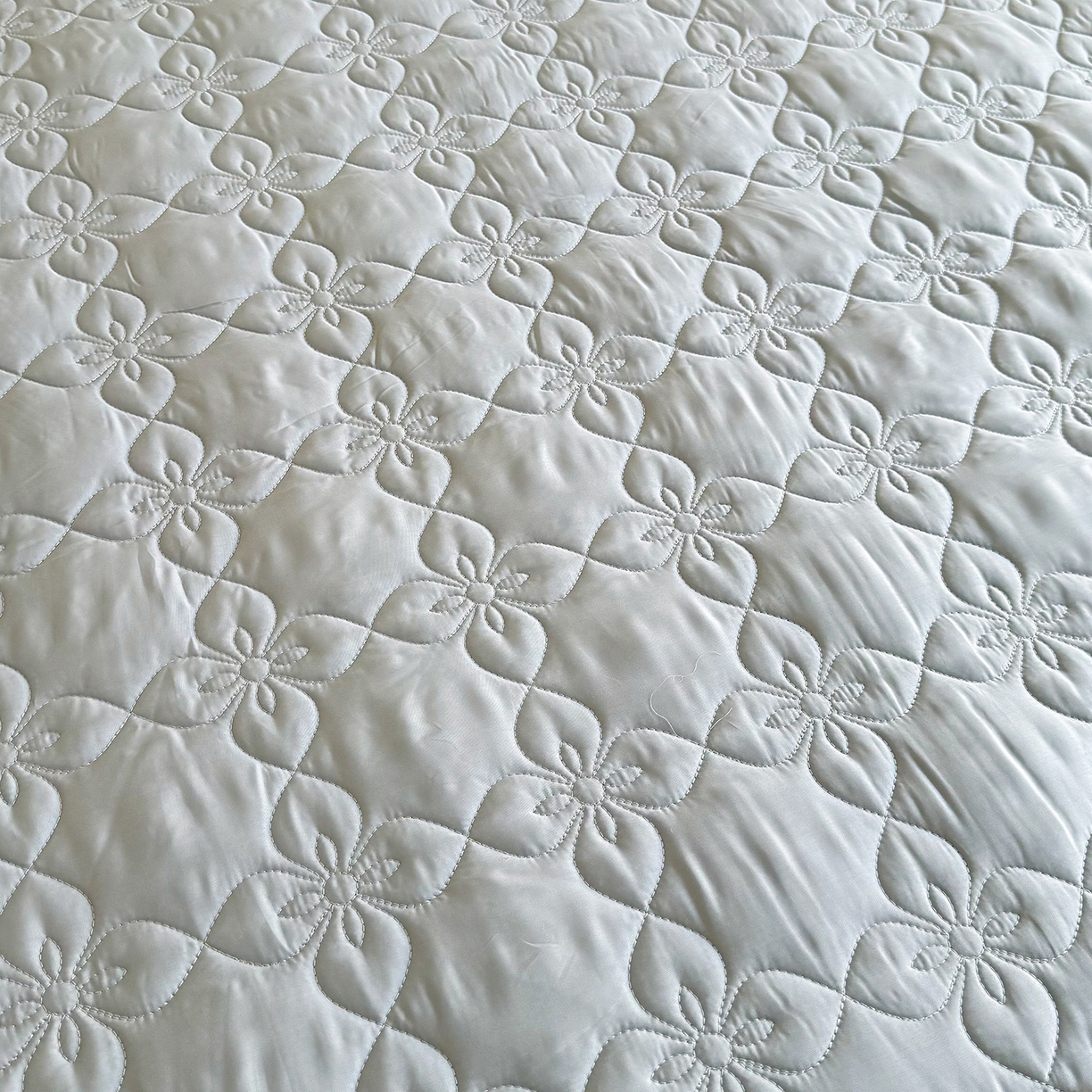 91家纺网 家纺一手货源 找家纺 三俏家纺 2026新款60支双面天丝床盖纯色 浅灰色