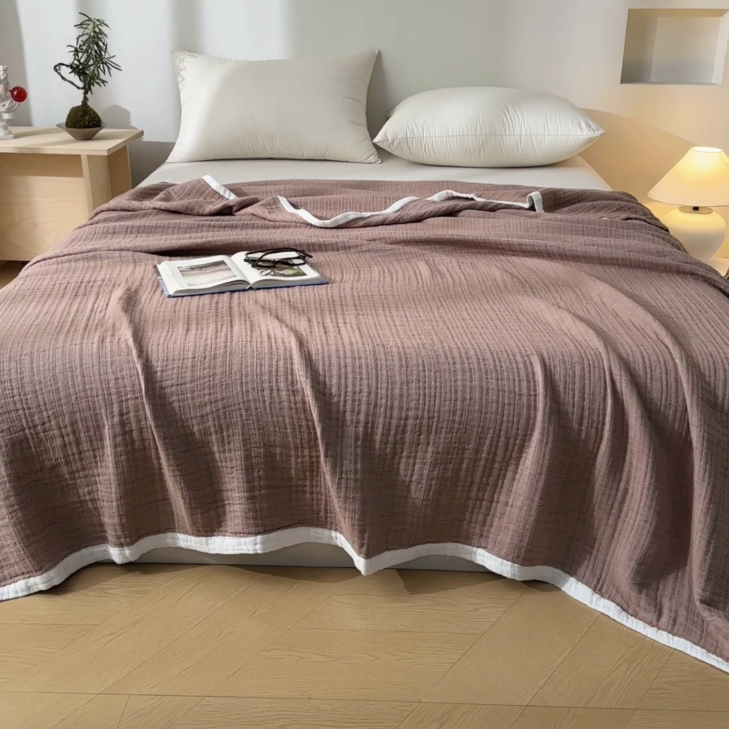 91家纺网 家纺一手货源 找家纺 卡奥家纺 2026新款全棉水洗三层纱盖毯-初见 初见-咖