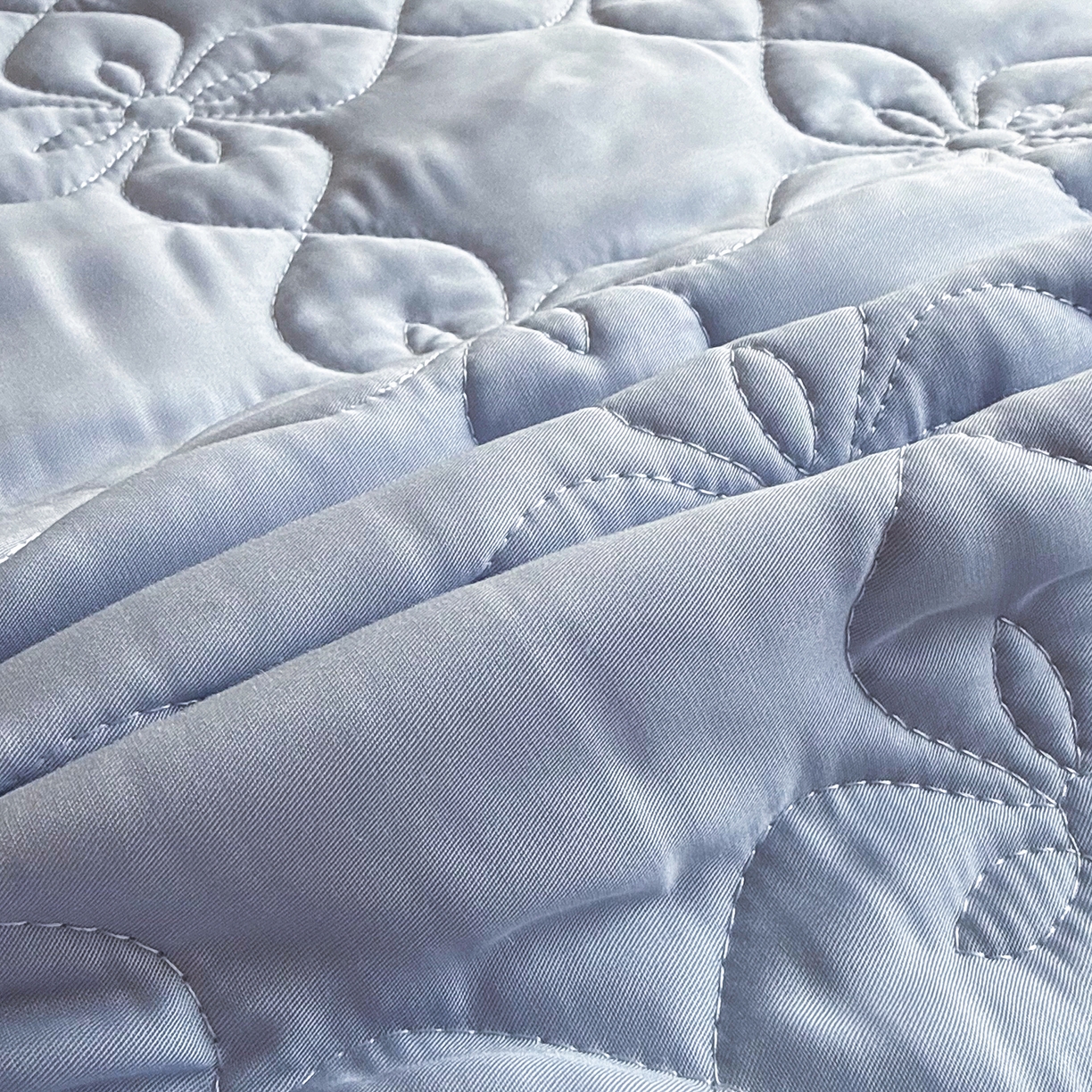 91家纺网 家纺一手货源 找家纺 三俏家纺 2026新款60支双面天丝床盖纯色 雾霾蓝