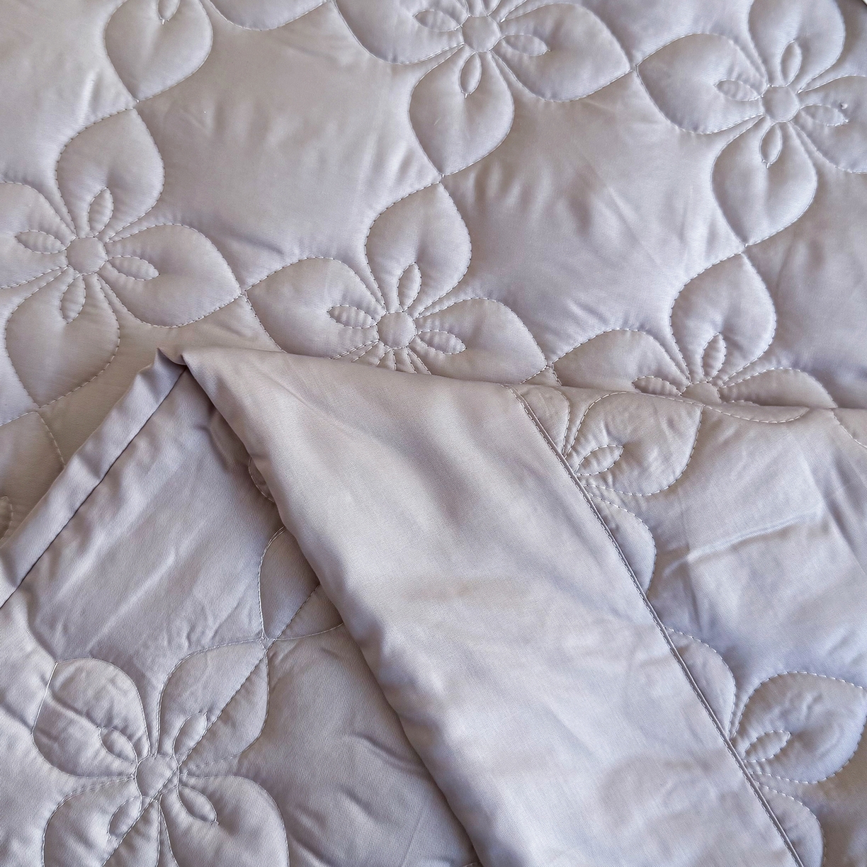 91家纺网 家纺一手货源 找家纺 三俏家纺 2026新款60支双面天丝床盖纯色 香芋紫