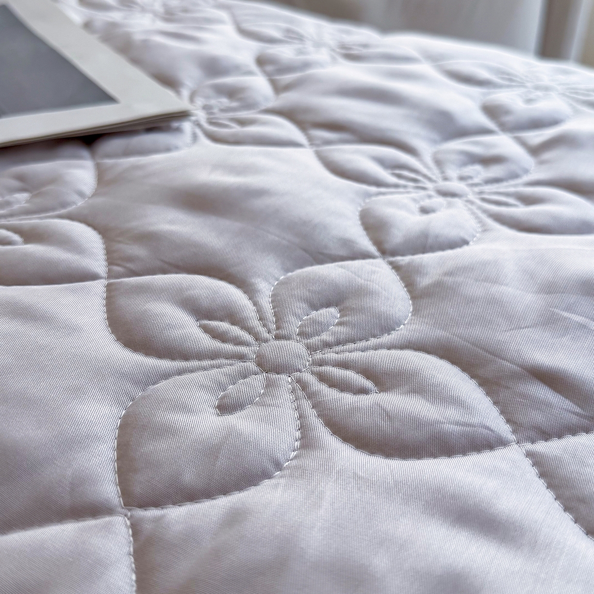 91家纺网 家纺一手货源 找家纺 三俏家纺 2026新款60支双面天丝床盖纯色 香芋紫